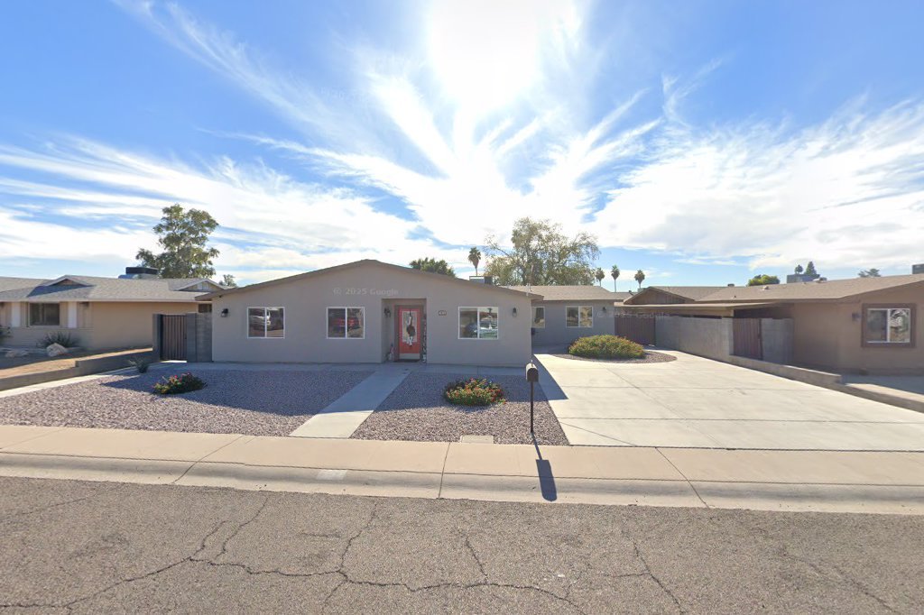 Street View exterior associated with the verified address for Laurel I AL, LLC in Glendale, Arizona.